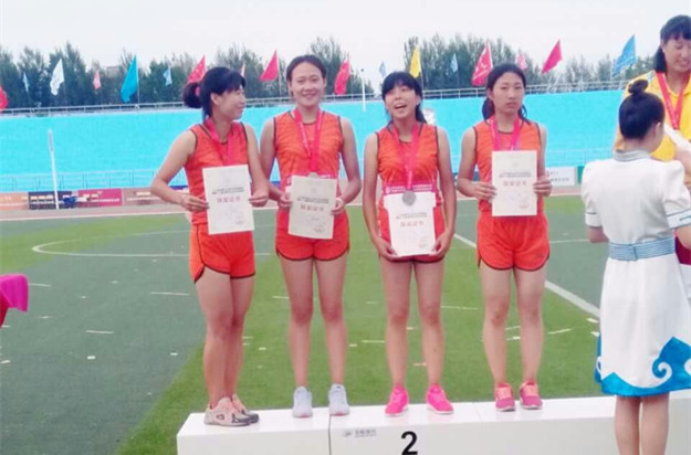 女子400接力亚军刘苗苗、胡阳楠、刘佳、王薇.jpg
