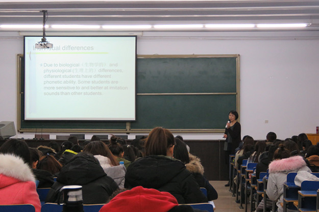 外语系讲座照片 科研.jpg
