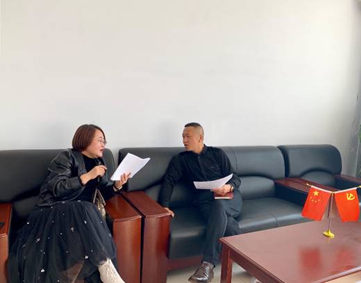 指导组成员李荣利副处长和我院张明东副书记进行交流