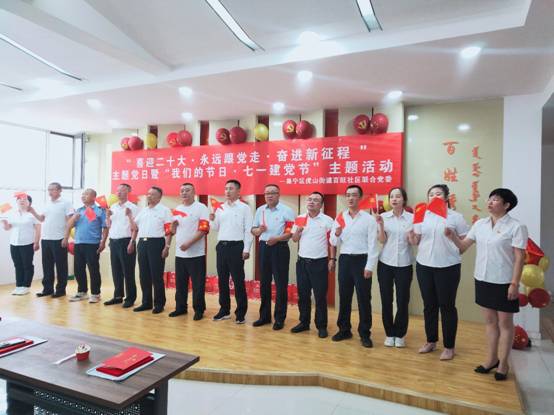 一群人站在桌子上描述已自动生成