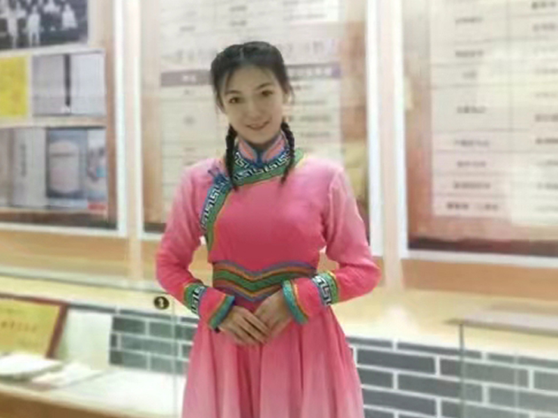 现服学院2018级播音主持艺术一班 杨春燕